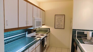 1630 S Harbor Way in Portland, OR - Building Photo - Building Photo