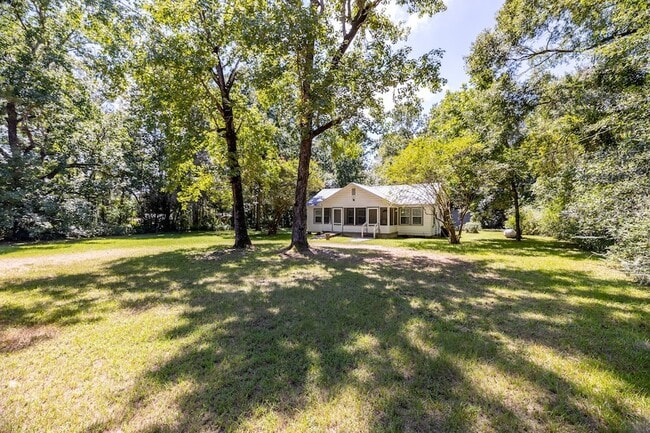 221 Bowen Loop