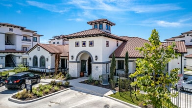 Majestic Ranch in San Antonio, TX - Building Photo - Building Photo