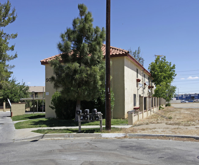 509 E Q1 Ave in Palmdale, CA - Building Photo - Building Photo