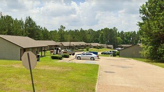 2533 LA-10 in Jackson, LA - Building Photo