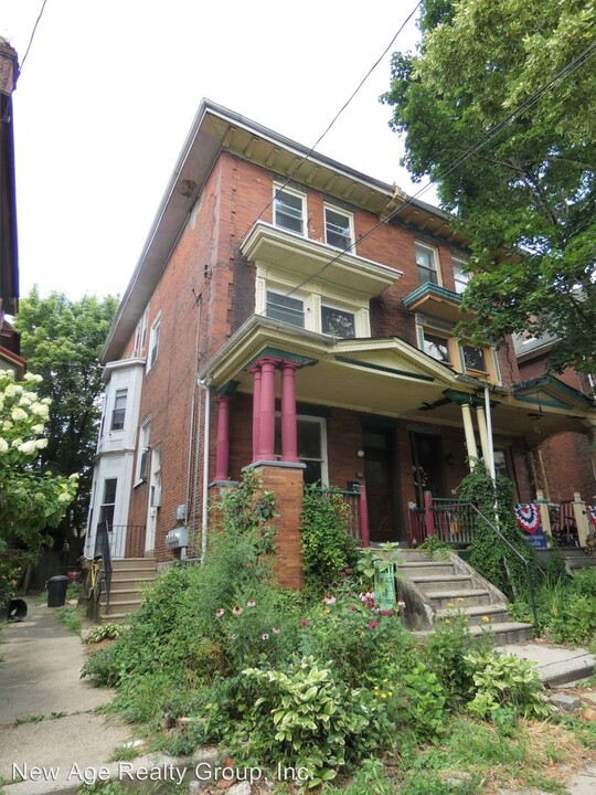 824 S St Bernard St in Philadelphia, PA - Foto de edificio