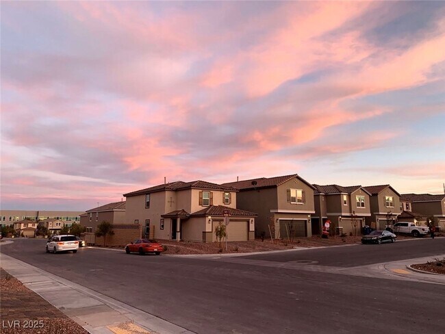 9210 Harbin Ave in Las Vegas, NV - Building Photo - Building Photo