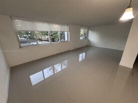 9143 SW 77th Ave in Miami, FL - Building Photo