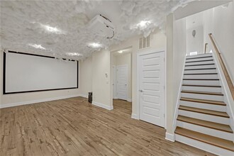 860 Stonehill Ln in Atlanta, GA - Building Photo - Building Photo