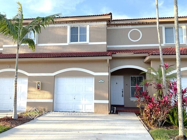 7663 N Southwood Cir in Davie, FL - Building Photo - Building Photo