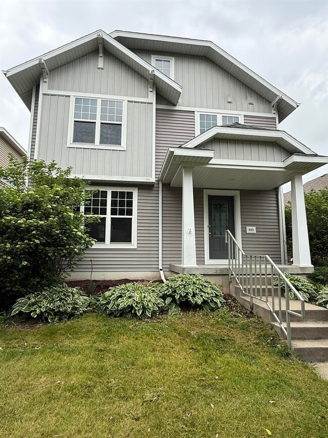 8951 White Coral Way in Middleton, WI - Building Photo - Building Photo
