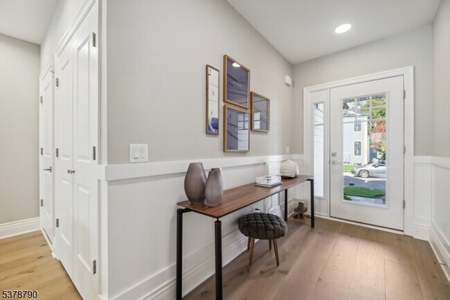 303 Tiffany Wy in Watchung, NJ - Building Photo - Building Photo