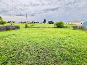 37 Uvon Ln in Elgin, OK - Building Photo - Building Photo