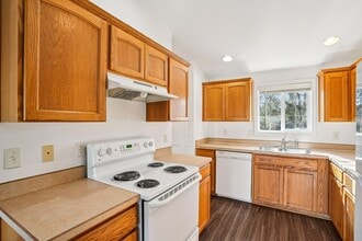 2315 SW Hannah Cir in McMinnville, OR - Building Photo - Building Photo