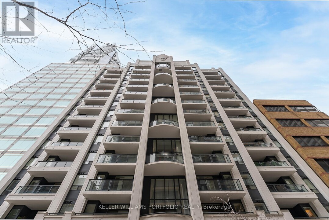 30 Hayden St in Toronto, ON - Building Photo