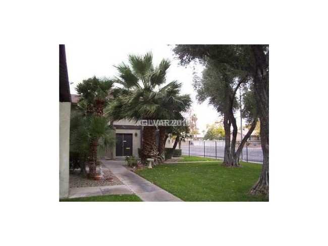 6253 W Washington Ave in Las Vegas, NV - Building Photo - Building Photo