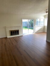 7158 Predial Way in Sacramento, CA - Building Photo - Building Photo