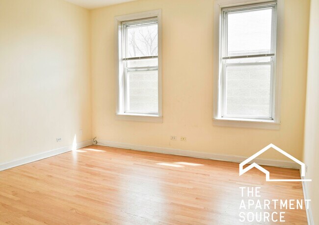 2318 N Southport Ave, Unit 3R in Chicago, IL - Foto de edificio - Building Photo