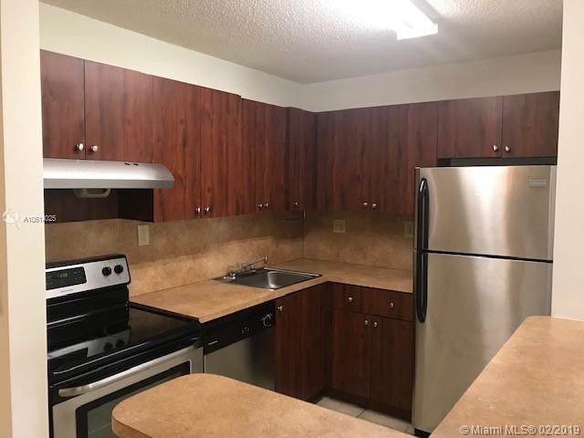 7155 NW 179th St-Unit -311 in Hialeah, FL - Building Photo