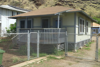 87-1426-1426 Farrington Hwy in Waianae, HI - Foto de edificio - Building Photo