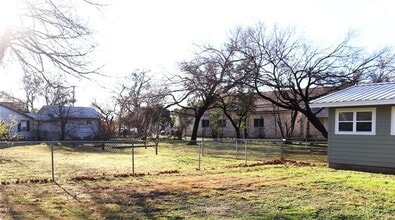 352 W Vaughan St in Bertram, TX - Building Photo - Building Photo
