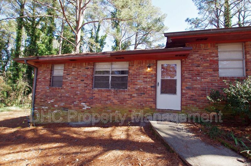 6395 Raymond Terrace in Union City, GA - Building Photo