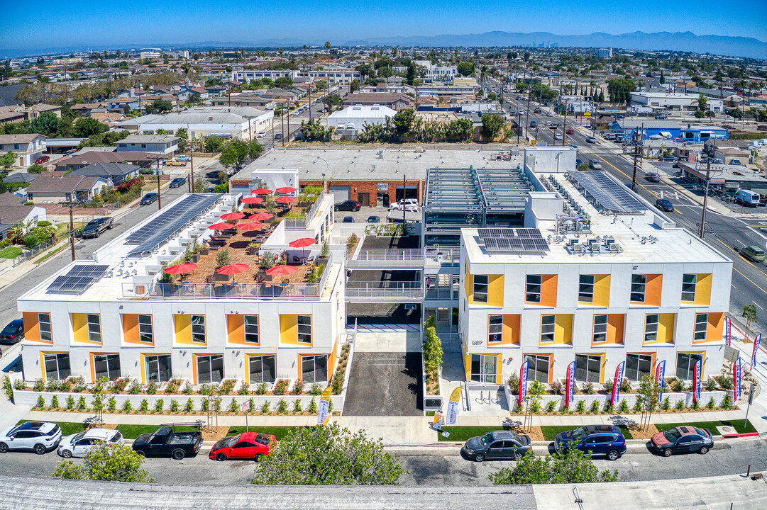 Cocoon 63 in Gardena, CA - Foto de edificio