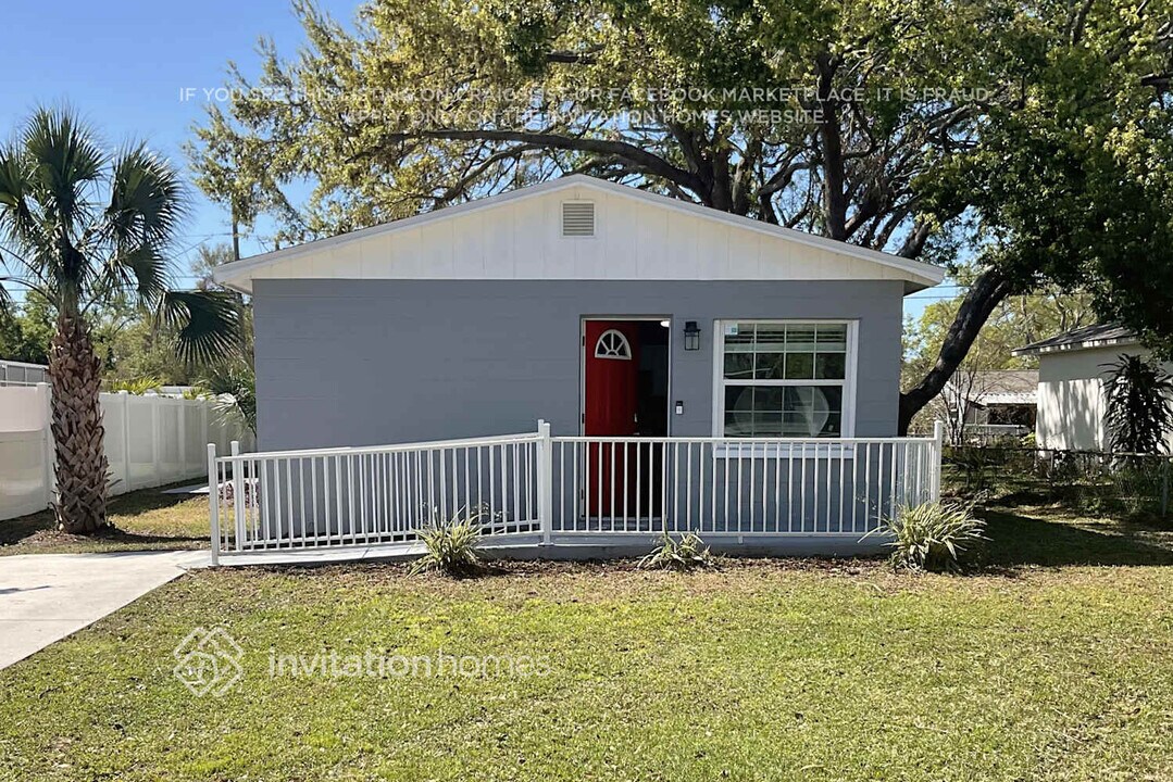 421 2nd Ave NE in Largo, FL - Building Photo