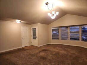 1721 E 4620 S in Millcreek, UT - Foto de edificio - Building Photo