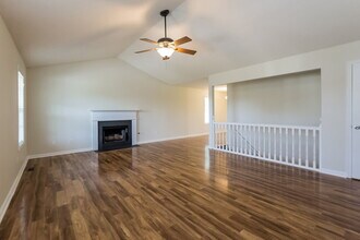 691 Oak Glen Dr in Dallas, GA - Foto de edificio - Building Photo