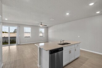 5622 SE Edgewater Cir in Stuart, FL - Building Photo - Building Photo