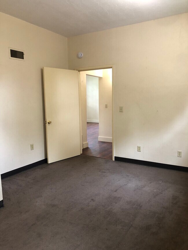 100 Cliff Ave, Unit 9 in Valley Springs, SD - Building Photo - Building Photo