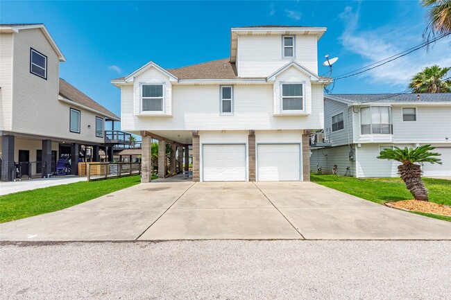 70 Tarpon St in Hitchcock, TX - Building Photo - Building Photo