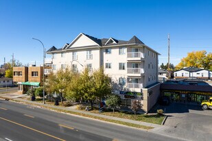 1905 Centre St NE in Calgary, AB - Building Photo