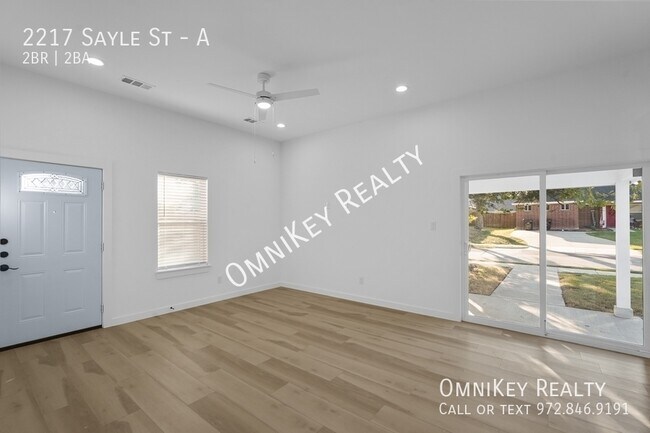 2217 Sayle St-Unit -A in Greenville, TX - Building Photo - Building Photo