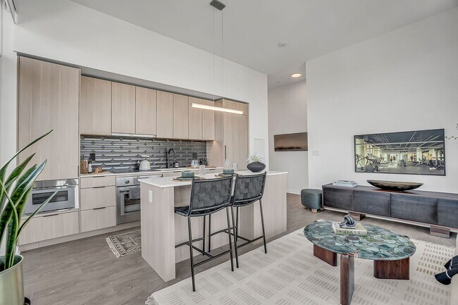 88 Bathurst St in Toronto, ON - Building Photo - Building Photo