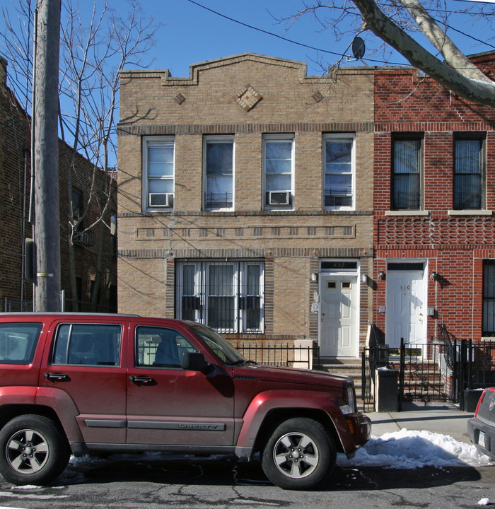 432 Logan St in Brooklyn, NY - Building Photo