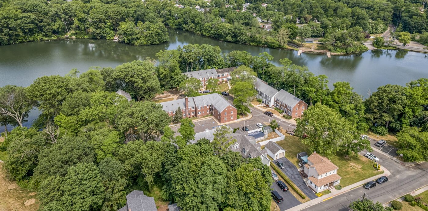 Prospect Point in Matawan, NJ - Building Photo