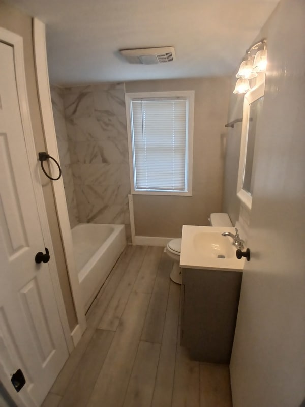 property at 2301 N Rosewood Ave