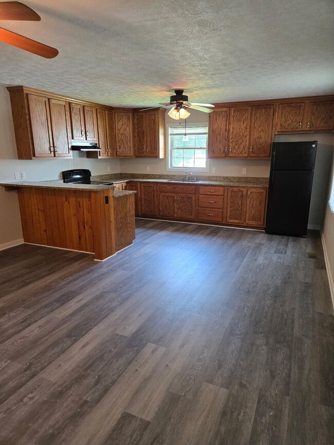 property at 913 N Main St