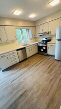 137 W Bridge St-Unit -A in Deep River, CT - Building Photo - Building Photo
