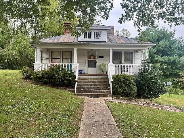 219 Pine St in Martinsville, VA - Building Photo