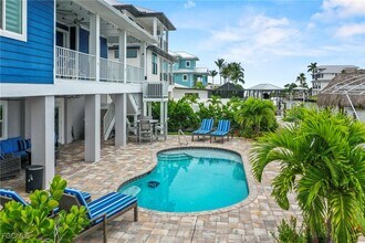 256 Ibis St in Fort Myers Beach, FL - Building Photo - Building Photo