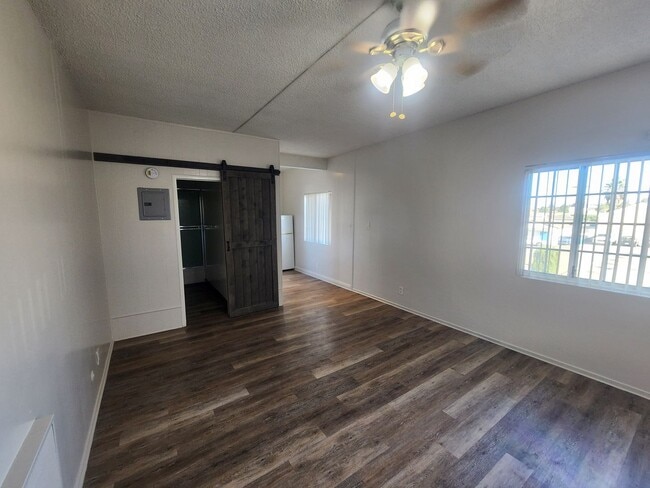 13501 S Inglewood Ave in Hawthorne, CA - Building Photo - Building Photo