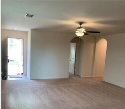 213 Cres Park Dr in Jarrell, TX - Building Photo - Building Photo