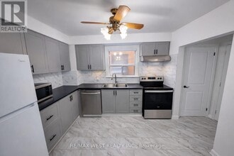 106 Kirknewton Rd in Toronto, ON - Building Photo - Building Photo