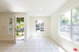 2345 Highbury Ave in Los Angeles, CA - Building Photo - Building Photo
