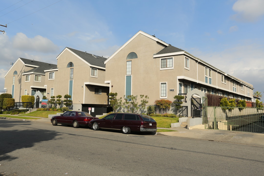 Larch Townhomes in Lawndale, CA - Building Photo