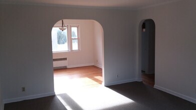 260 Elsmere Pl, Unit 1 in Fort Lee, NJ - Building Photo - Building Photo