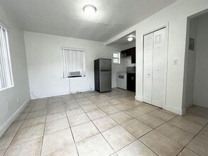1239 NE 110th St in Miami, FL - Building Photo - Building Photo