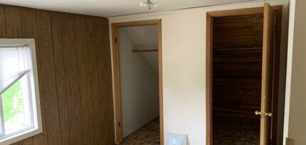 1329 State St, Unit 1329 State St #4 in Eau Claire, WI - Building Photo - Building Photo