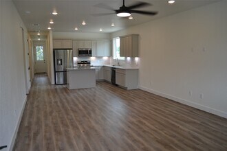 729 Canyon Bend in Canyon Lake, TX - Building Photo - Building Photo