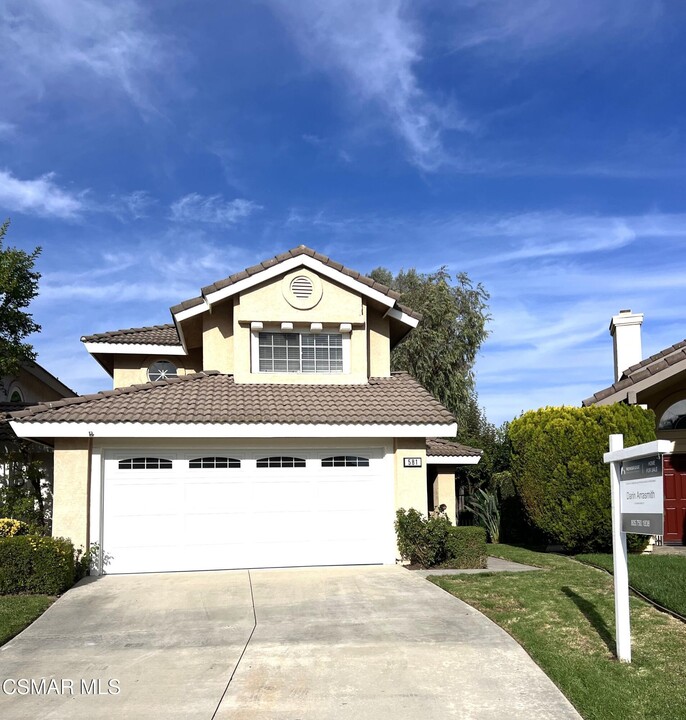 581 Fairfield Rd in Simi Valley, CA - Foto de edificio