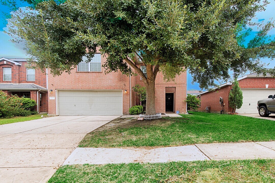 8139 Sanders Glen Ln in Humble, TX - Foto de edificio